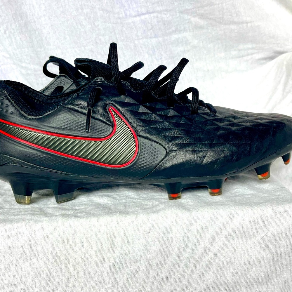 Nike Tiempo Soccer Cleats - only worn 2 times. These are 100% authentic- Size 8